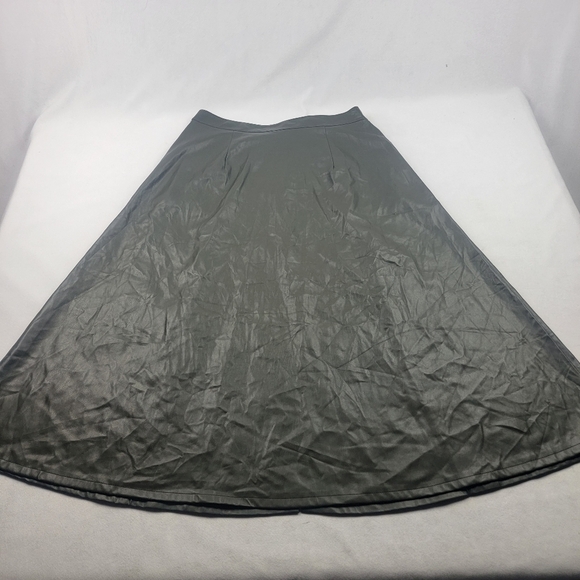 NWOT Worthington faux leather dark olive pleated midi skirt in rich olive - Picture 2 of 5